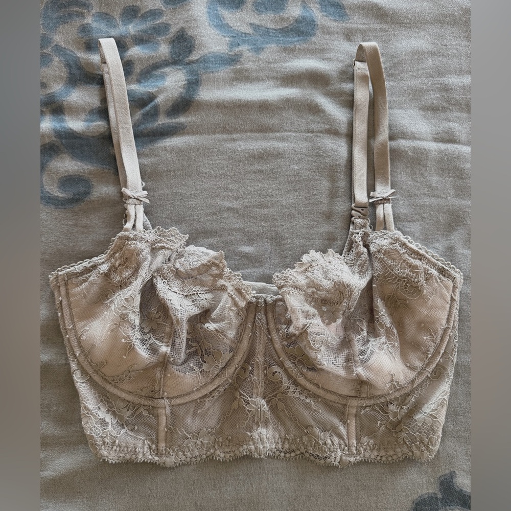 Victoria's Secret Lace Underwire Bralette in Gray